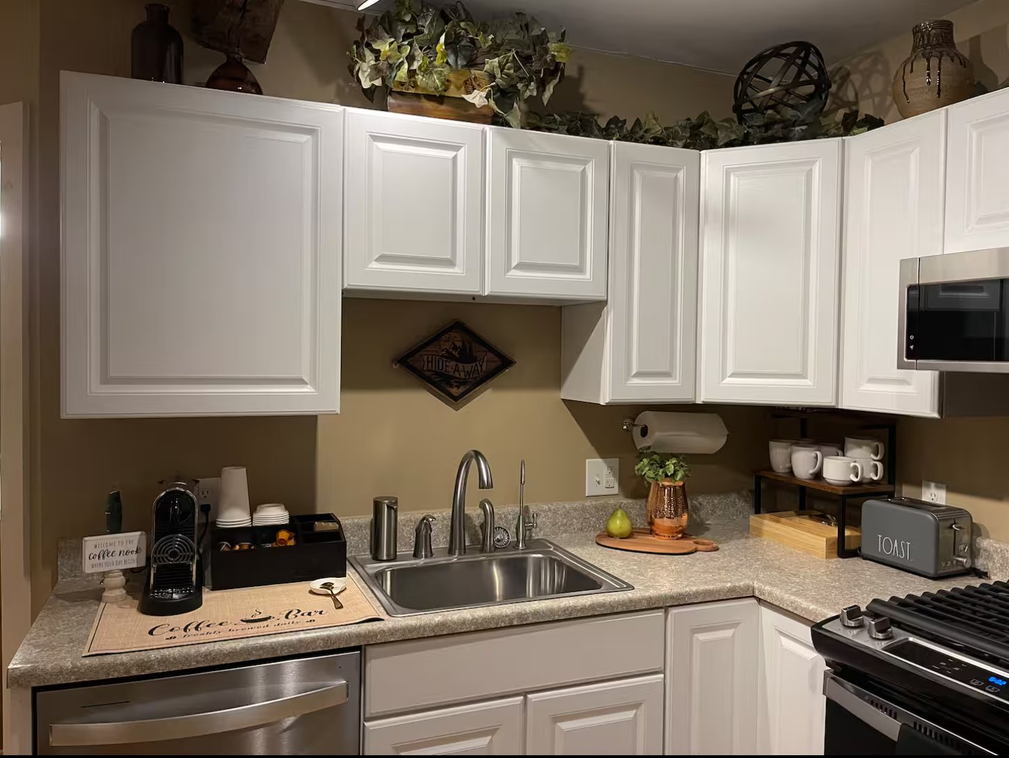 Kitchen & coffee bar